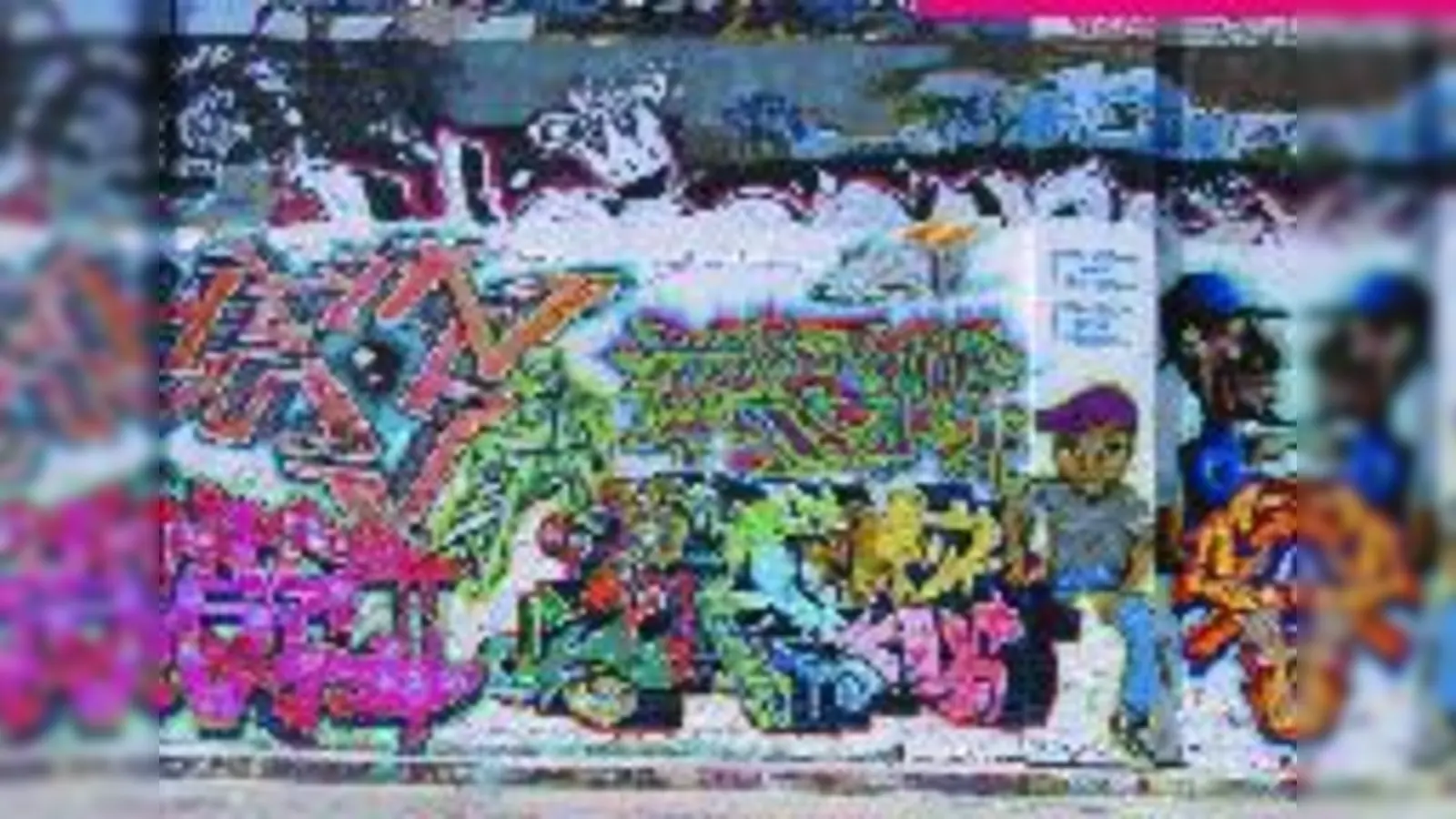 Für die einen Symbol der Verslumung, für die andere völkerverbindende Kunst: (Legale) Graffitis an der Hansastraße, gemalt von Sprayern aus München, Biel und New York.	  (Foto: Kombinat / Archiv)