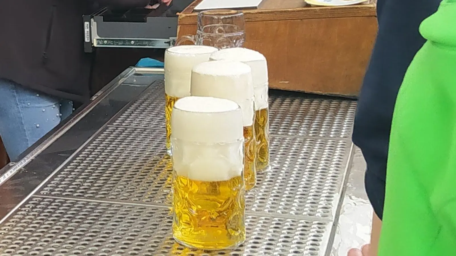 Bier gehört zu Bayern wie die Bavaria zu München. Ob man es im Biergarten oder im Wirtshaus genießt – schmecken tut's immer.  (Foto: std)