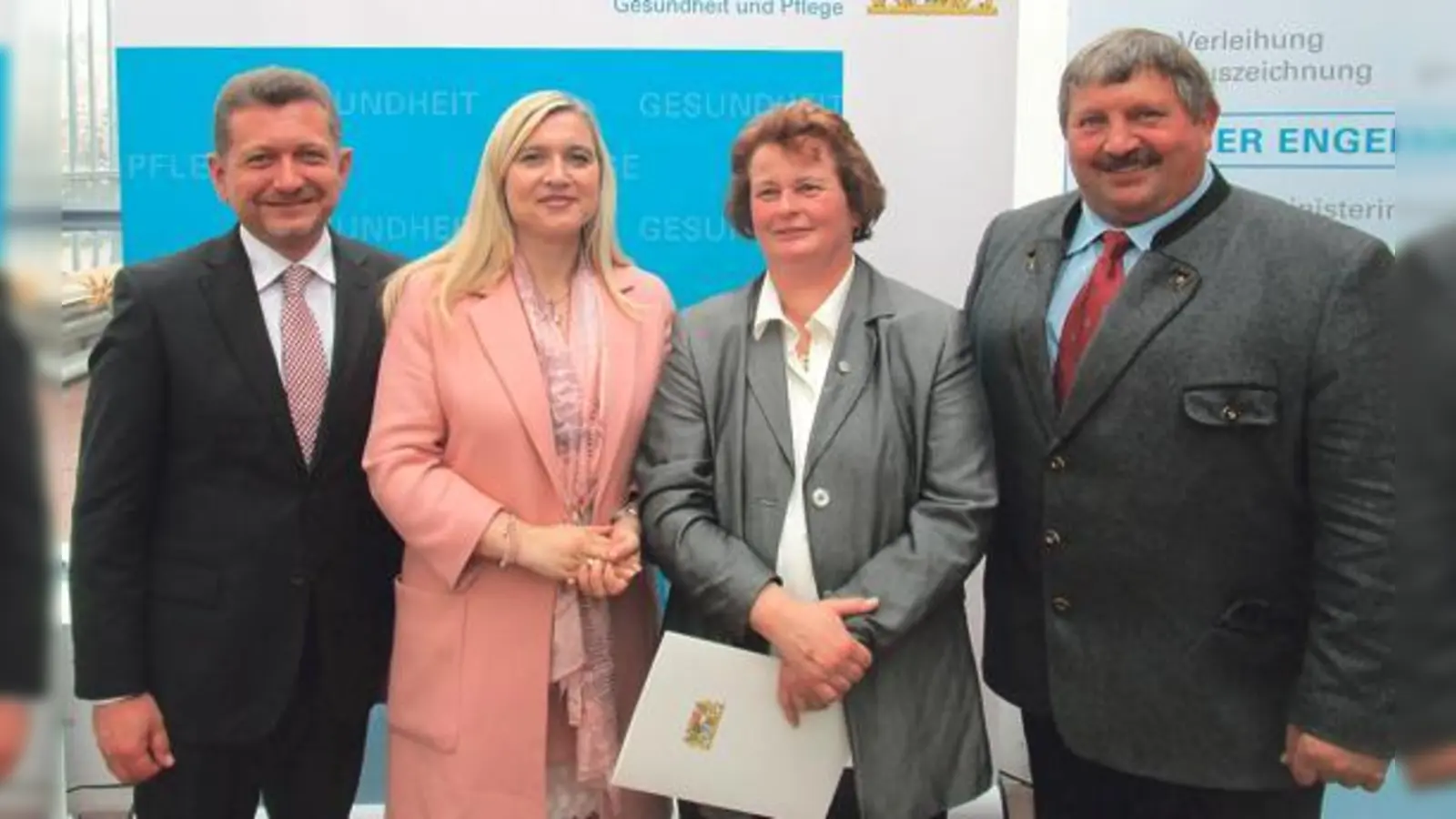Bürgermeister Klaus Korneder aus Grasbrunn, Staatsministerin Melanie Huml, Brigitte Schneider und Bürgermeister Georg Reitsberger aus Vaterstetten (von links nach rechts).	 (Foto: privat)