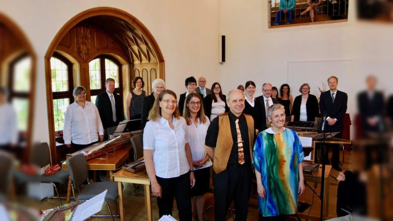 Zithermusik auf höchstem Niveau: Zum 100-jährigen Jubiläum gab das Zitherorchester ein Festkonzert im Pasinger Rathaussaal. Vorn 2.v.r. Vereinsvorsitzender Stefan Eckmüller. (Foto: us)