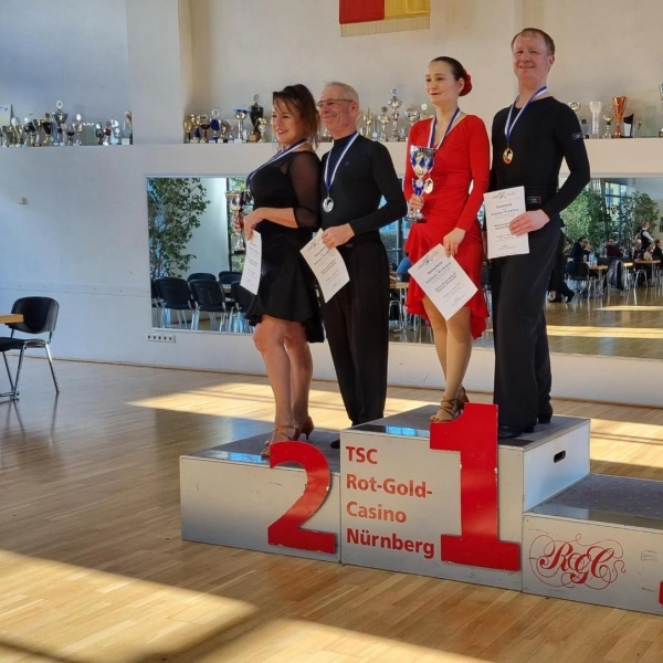 Bianca Kim und Carl Schlockermann (r.) übertrafen alle Erwartungen. (Foto: TSV Unterpfaffenhofen-Germering)