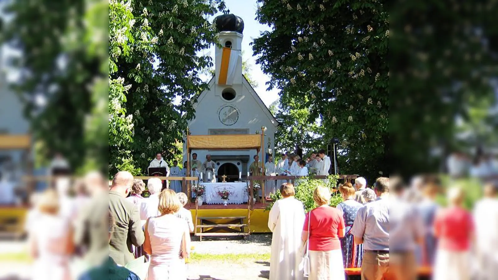 Die Katholiken feiern in Baldham Fronleichnam unter anderem mit einer Messe im Freien.  (Foto: privat)