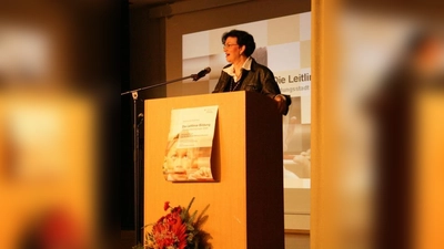 „Bildung ist ein zentraler Aspekt für die Stadtentwicklung“, sagte zweite Bürgermeisterin Christine Strobl während ihrer Ansprache zur Regionalkonferenz West. (Foto: US)