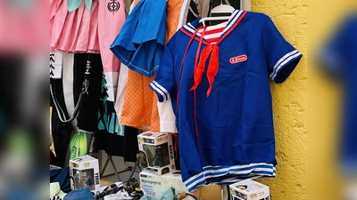 Für Mädchen und Frauen von elf bis 88 Jahren wird beim Flohmarkt eine Vielfalt an „Schätzen” angeboten. (F.: hw)