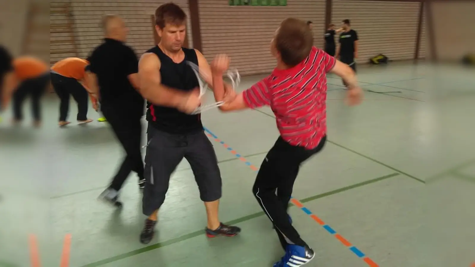 Der Nahkampf im Systema hat keine Schablonen und basiert auf dem Feingefühl für den Gegner. (F.: Sportfreunde Harteck)