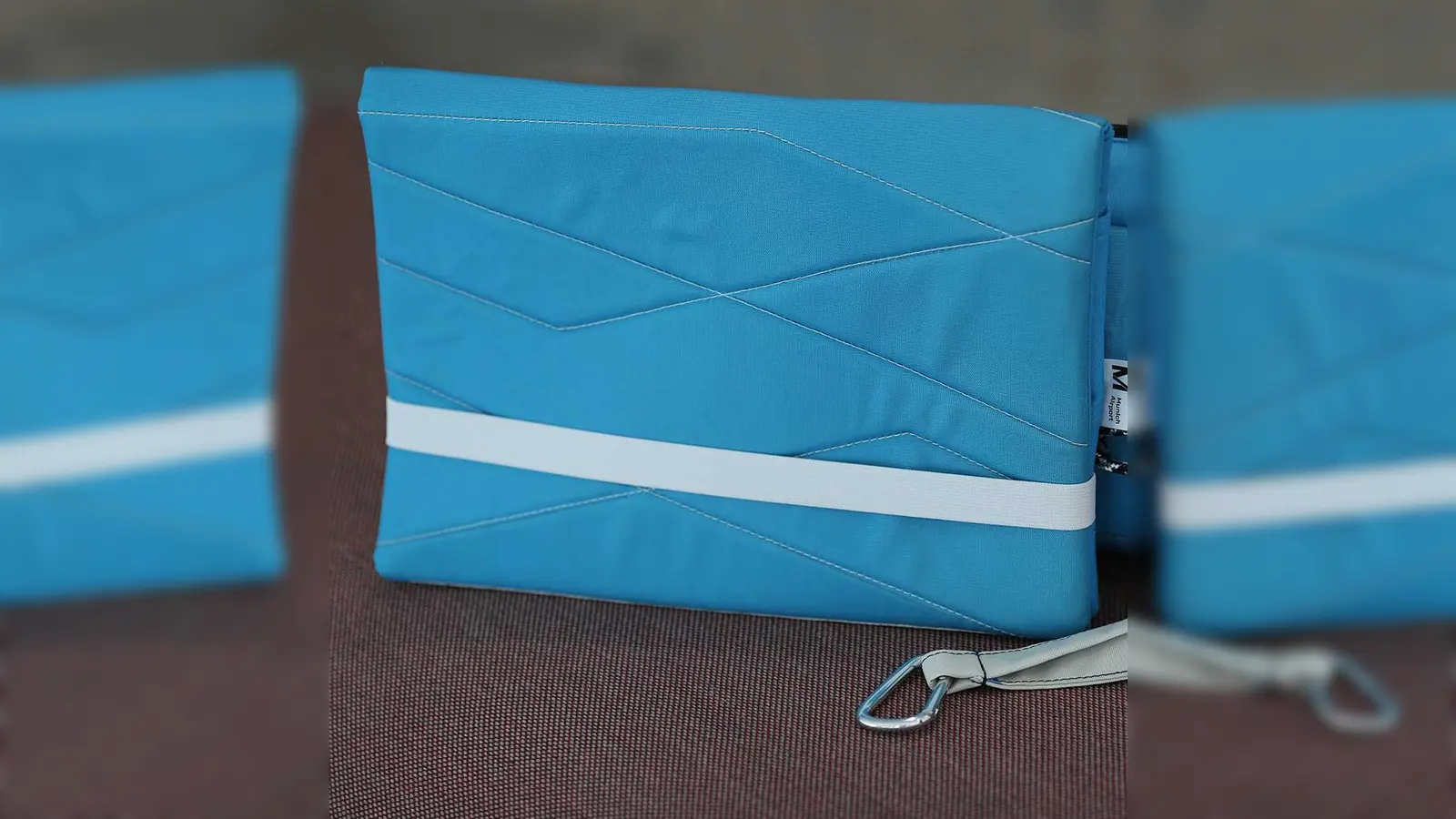 Eine klasse Idee. Produkte aus alten Flughafenfahnen. (Foto: R. Eltrop)