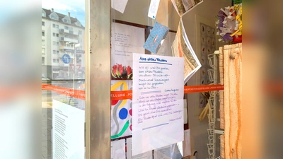 Gesammelte Poesie zum Thema "Corona" ist im Juni und Juli rund um die Uhr in einer Ausstellung im Spix, dem Giesinger Mini-Poesiemuseum, zu sehen. (Foto: Poesieboten)