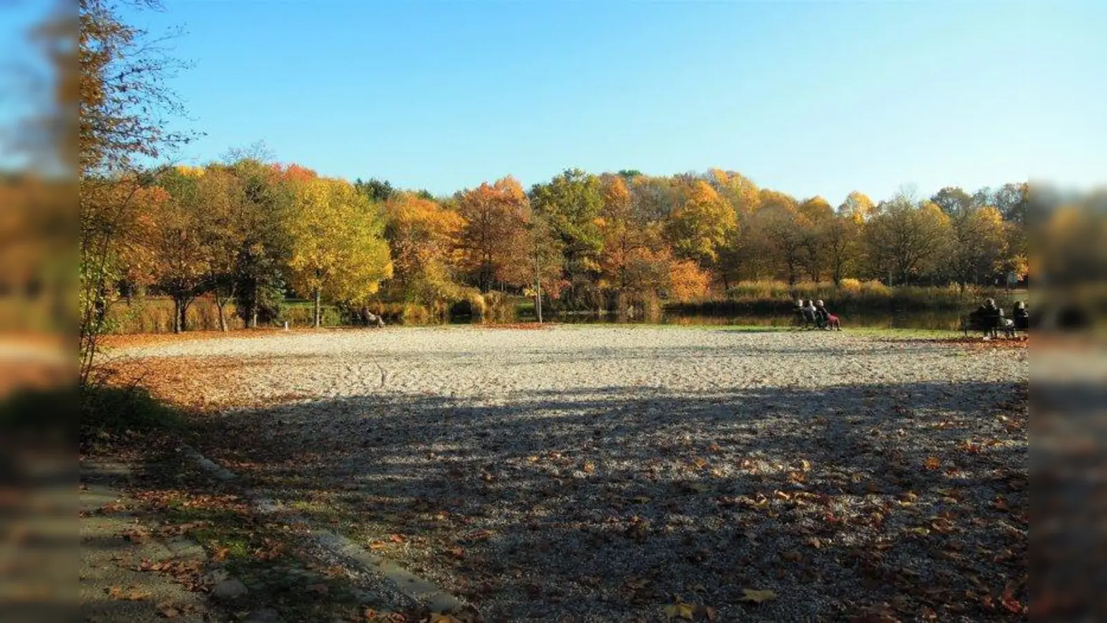 Hier war das alte Seecafé und an diesen Platz soll auch wieder eins hin. An einem so herrlichen ersten Novembertag wie diesem, wäre ein Café an diesem Standort sicher gut besucht. (Foto: jb)