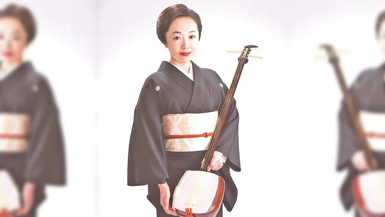 M. Yamao spielt auf der japanischen Laute Shamisen.  	 (F.: VA)