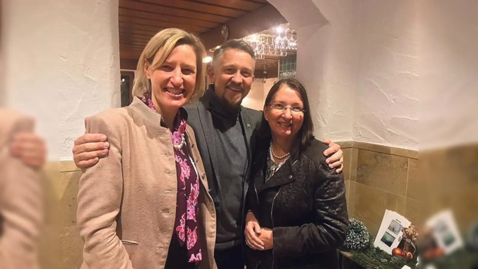 Europaabgeordnete Angelika Niebler mit Thomas Huber (MdL) und Susanne Linhart (v. li.)  	 (Foto: CSU)