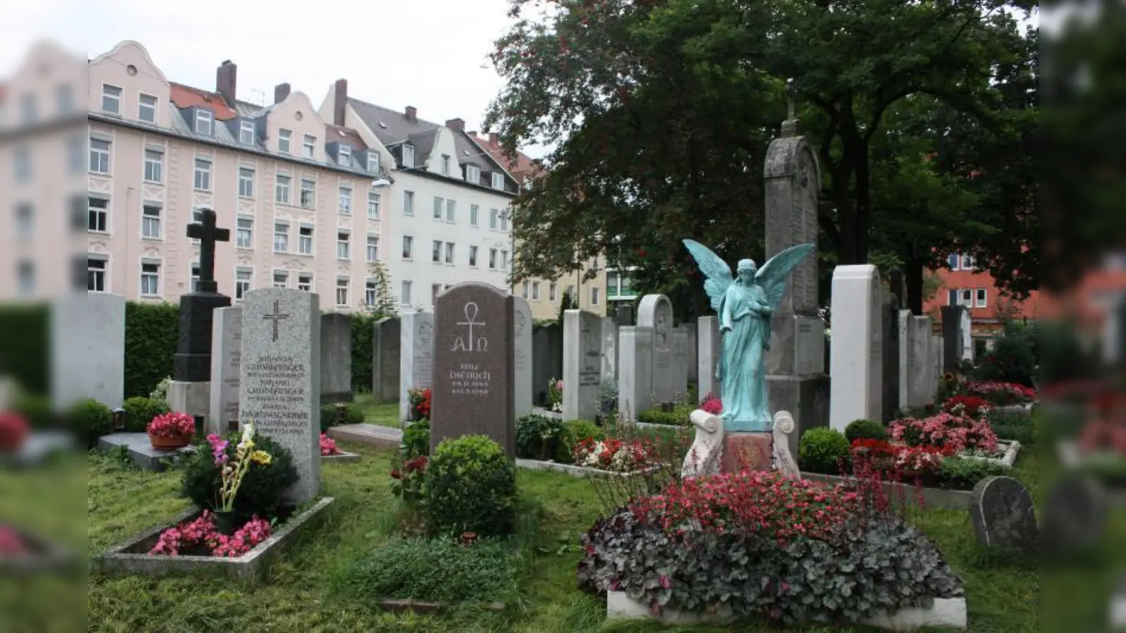 Der Tod kann den Traum vom Eigenheim schnell zunichte machen. Eine Restschuldversicherung schützt die Hinterbliebenen vor dem Verlust der Immobilie. (Foto: job)