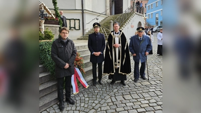Oberbürgermeister Florian Hartmann, Markus Erhorn (SRK Dachau), Pfarrvikar Christian Ulbrich und Ludwig Gasteiger (SRK Dachau) besuchten den Gottesdienst in St. Jakob. (Foto: SRK)