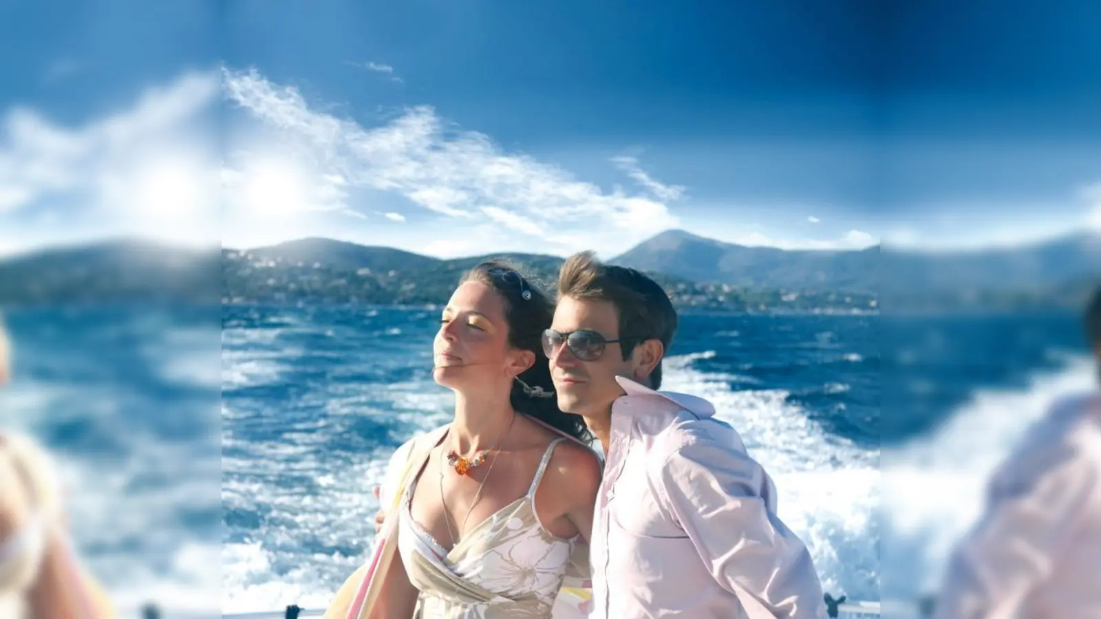 Last-Minute-Urlaube eignen sich besonders für junge Paare und Kurzentschlossene mit hoher Flexibilität. (Foto: Olly – fotolia.com)