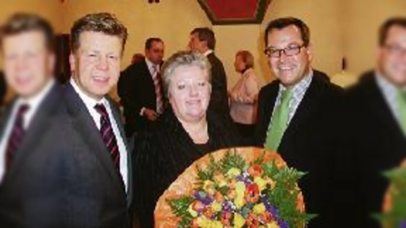 Bogenhauser Stadtrat Robert Brannekämper (li.) mit der Jubilarin Eva Caim und dem Vorsitzenden der CSU-Stadtratsfraktion Josef Schmid. 	 (Foto: VA)