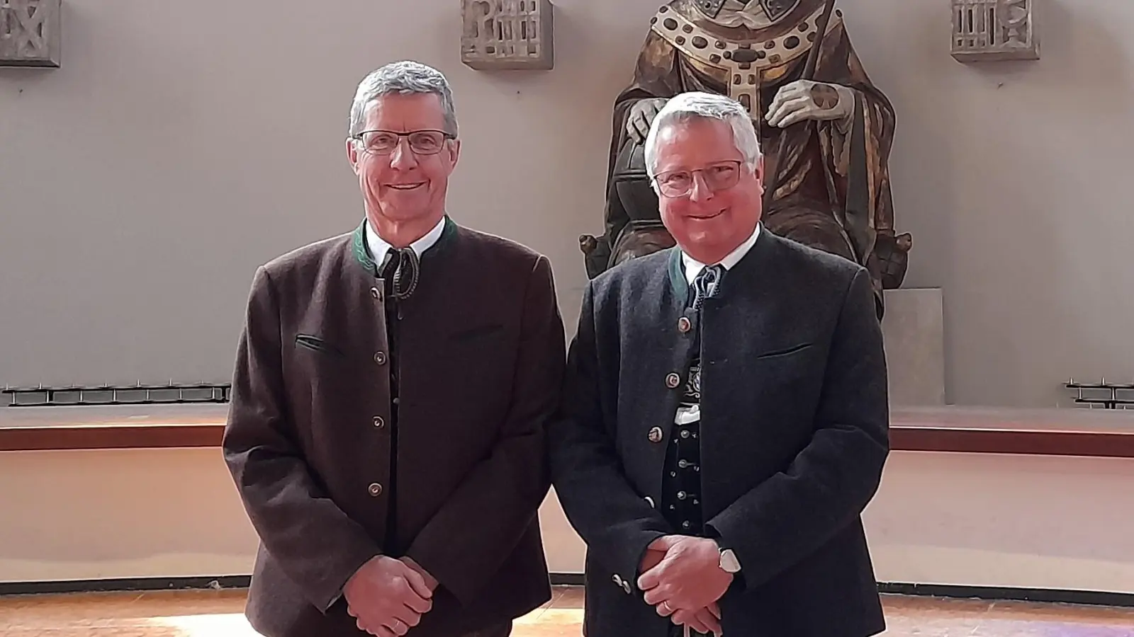 Die Brüder Ade (links im Bild) und Andi Lackermeier laden zu ihrem traditionellen Bairischen Hoagarten ein. (Foto: kö)