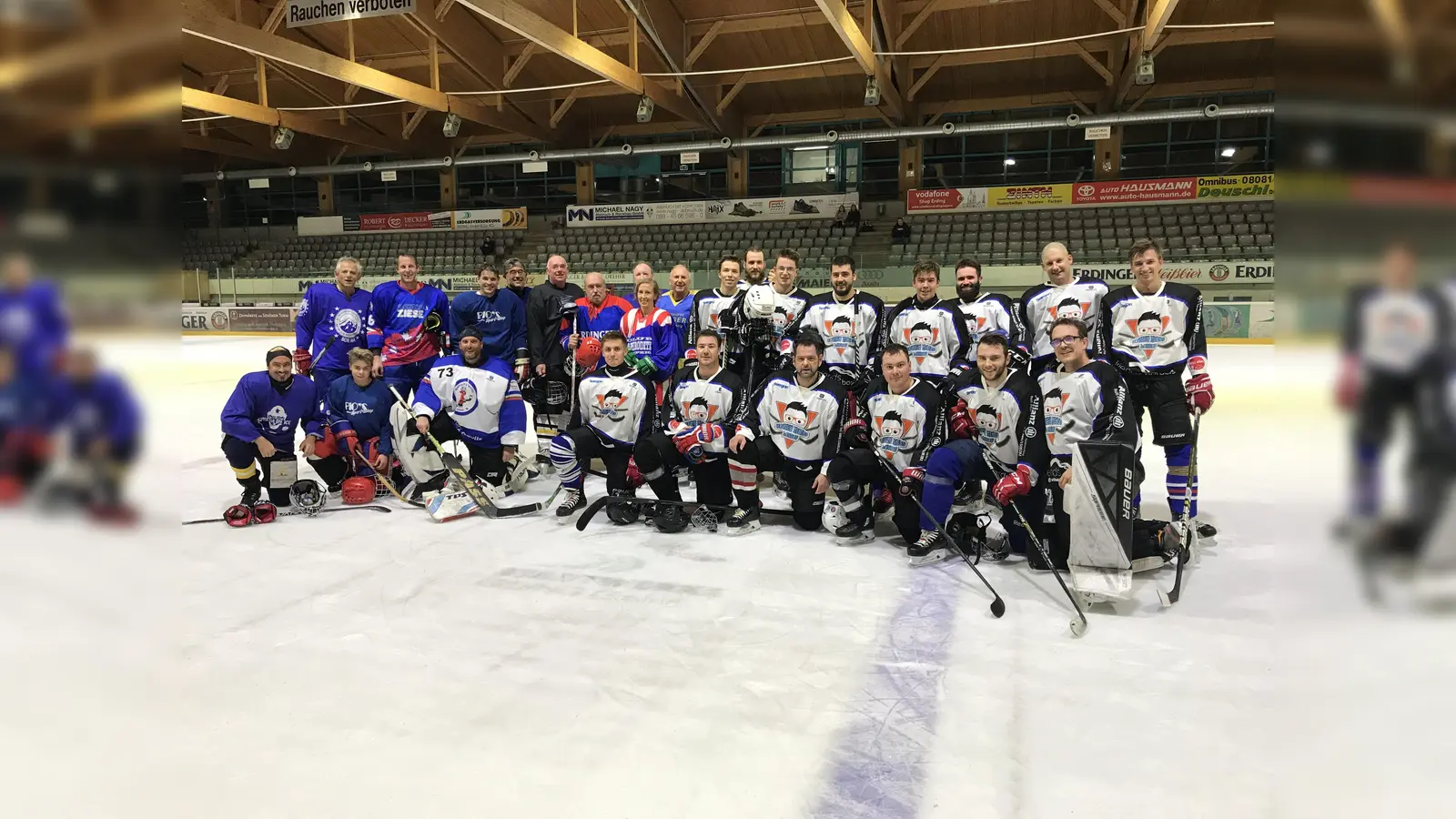 Das Eishockeyspiel der Hobbymannschaften aus Lohhof und Holzkirchen war äußerst spannend. (Foto: Verein)