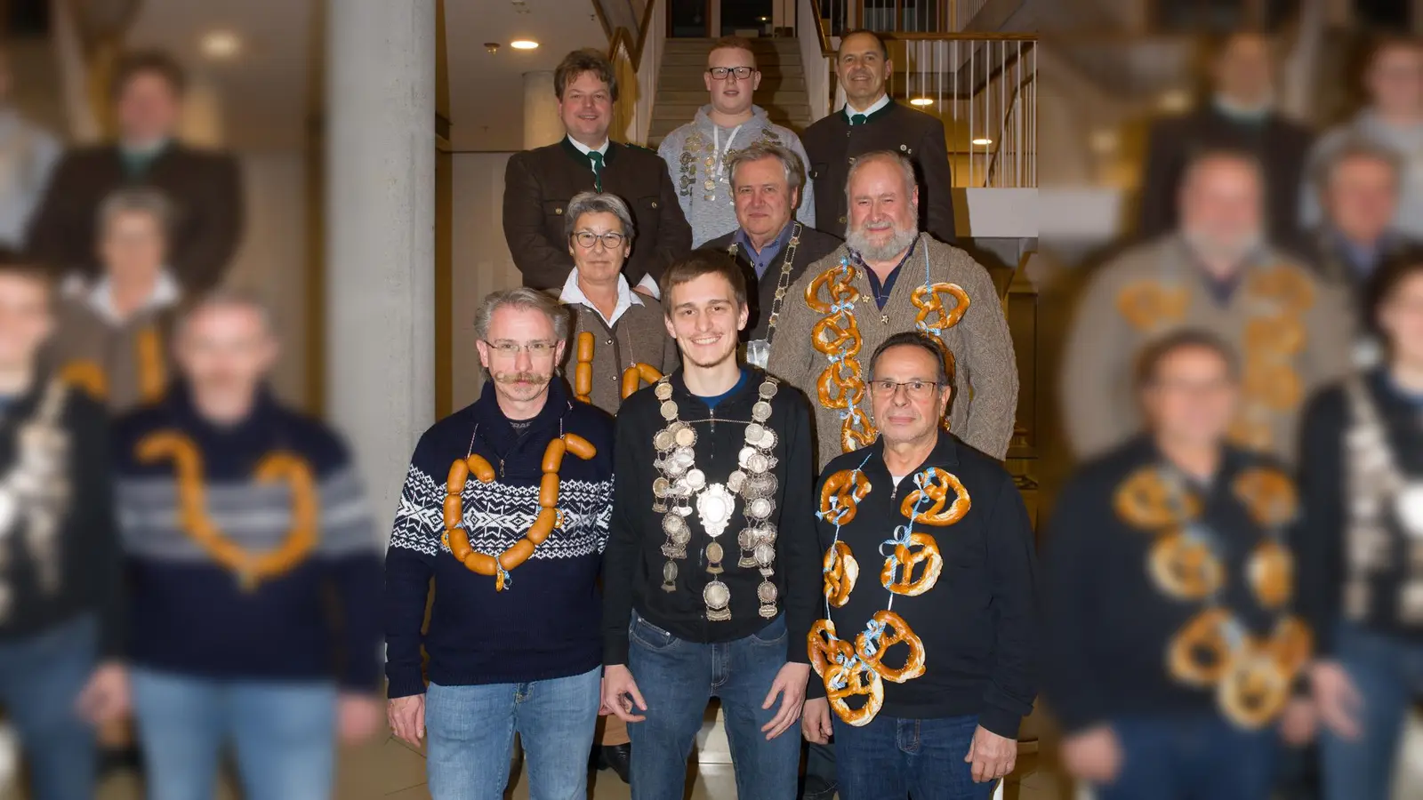 Michael Mösbauer, Andreas Huber, Ignazio Mirasolo, Monika Pröstler, Peter Floth, Bernd Selke, 1. Schützenmeister Patric Fürnhammer, Patrick Beer, Alessandro Gatti bilden die neuen Schützenkönige aus Ottobrunn. (Foto: Frank Günzel)