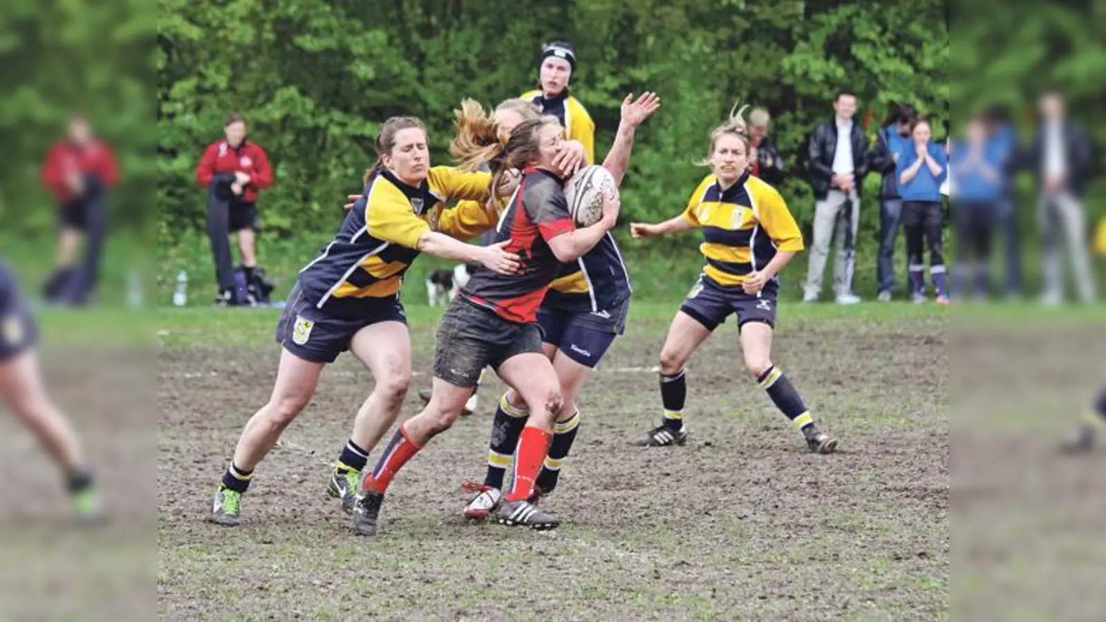 Wie kämpferisch und körperlich Mädels rangehen können, zeigen die erfolgreichen Rugby-Spielerinnen der Stusta.	 (Foto: Verein)