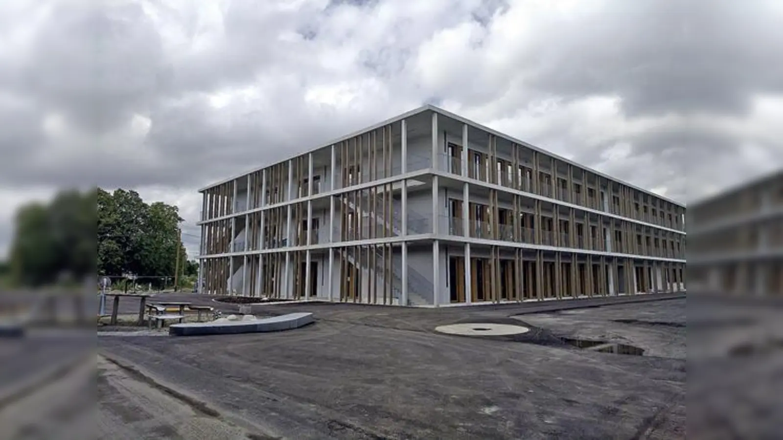 Die Grundschule an der Ruth-Drexel-Straße ist fertig  aber das Wohngebiet noch nicht. Daher wird der Neubau jetzt erst einmal als Ausweichquartier für die sanierungsbedürftige Grundschule an der Knappertsbuschstraße fungieren.	 (Foto: ahi)