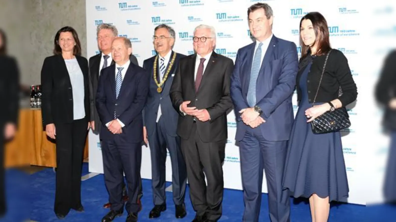 TUM-Präsident Wolfgang A. Herrmann (4. v. li.) begrüßte wichtige Vertreter der Politprominenz aus Berlin und München.	 (Foto: Robert Bösl)