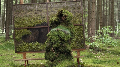 Ungewöhnliche Naturobjekte zeigt Oliver Westerbarkey in der Gemäldegalerie. Am 28. Juni gibt es eine Führung durch die Ausstellung „Löcher und andere Fallen”, die er zusammen mit Judith Egger durchführt.  (Foto: Judith Egger und Oliver Westerbarkey)