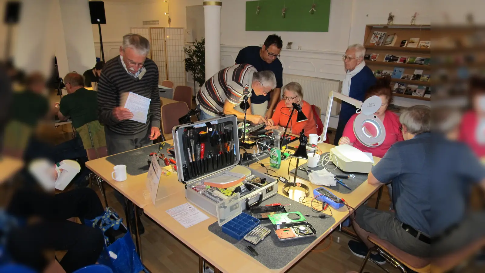 Im RepairCafé der Freien evangelischen Gemeinde wird wieder getüftelt und repariert. (Foto: feg)