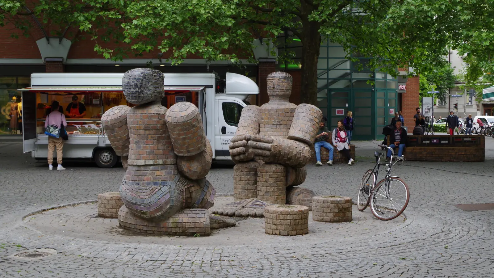 Bürger wünschen sich, dass der Brunnen am Rotkreuzplatz wieder sprudelt. (Foto: Beatrix Köber)
