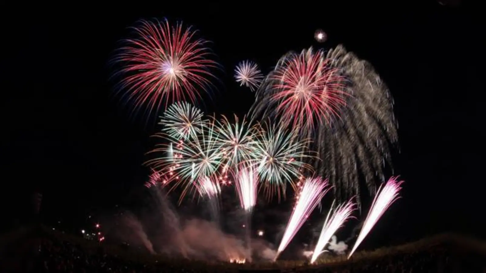In wenigen Stunden werden wir das Jahr 2015 mit dem ein oder anderen Feuerwerk begrüßen, aber wo kommt dieser Brauch überhaupt her und was sollte man Beachten. 	 (Foto: VA)
