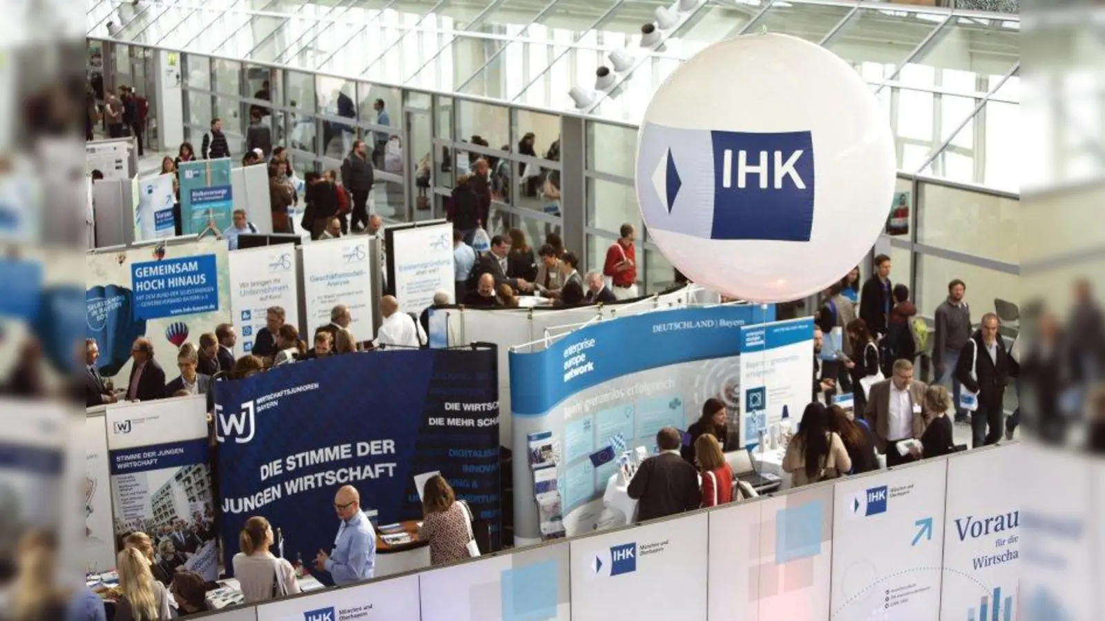 Bei der IHK Gründermesse „Existenz” konnten sich Neueinsteiger und Jungunternehmer über den Start in die Selbstständigkeit informieren. (Foto: Goran Gajanin / IHK München)