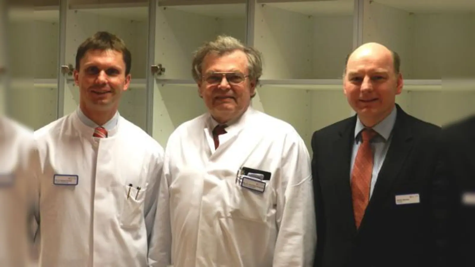 An der Spitze des Kreiskrankenhauses (v.li.):  Gerhard Konrad, Hans Peter Emslander und Sándor Mohácsi. 	 (Foto: KKH)