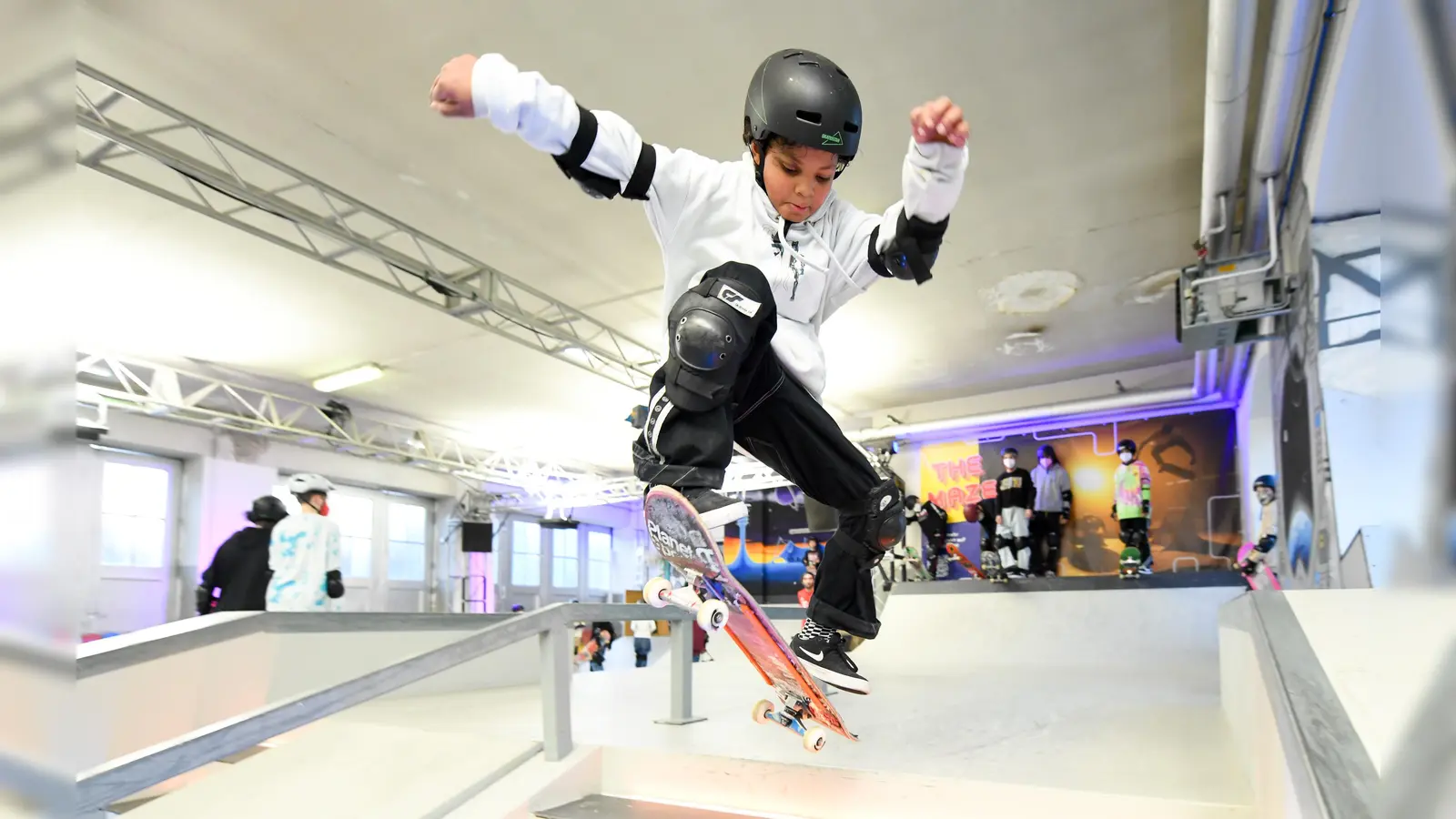 Zum Angebot zählt Skateboarding, aber auch Klettern oder Volleyball. (Foto: Referat für Bildung und Sport/Tobias Hase)