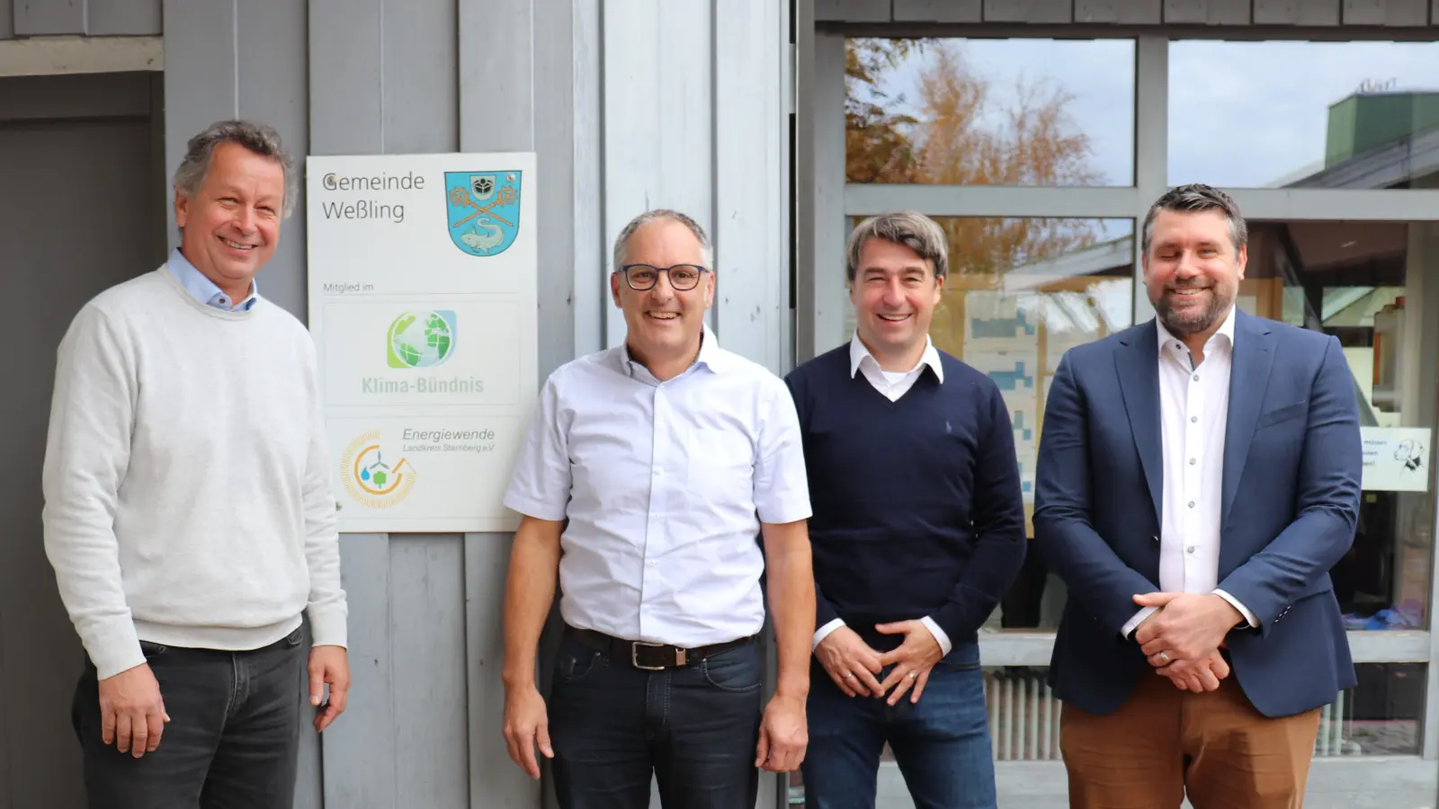 Trafen sich zum Auftaktgespräch (v.l.): Klaus Ebbinghaus (KUGW), Weßlings Bürgermeister Michael Sturm sowie Stefan Drexl und Steffen Mayer von der (Bayernwerk Netz GmbH). (Foto: Gemeinde Weßling)