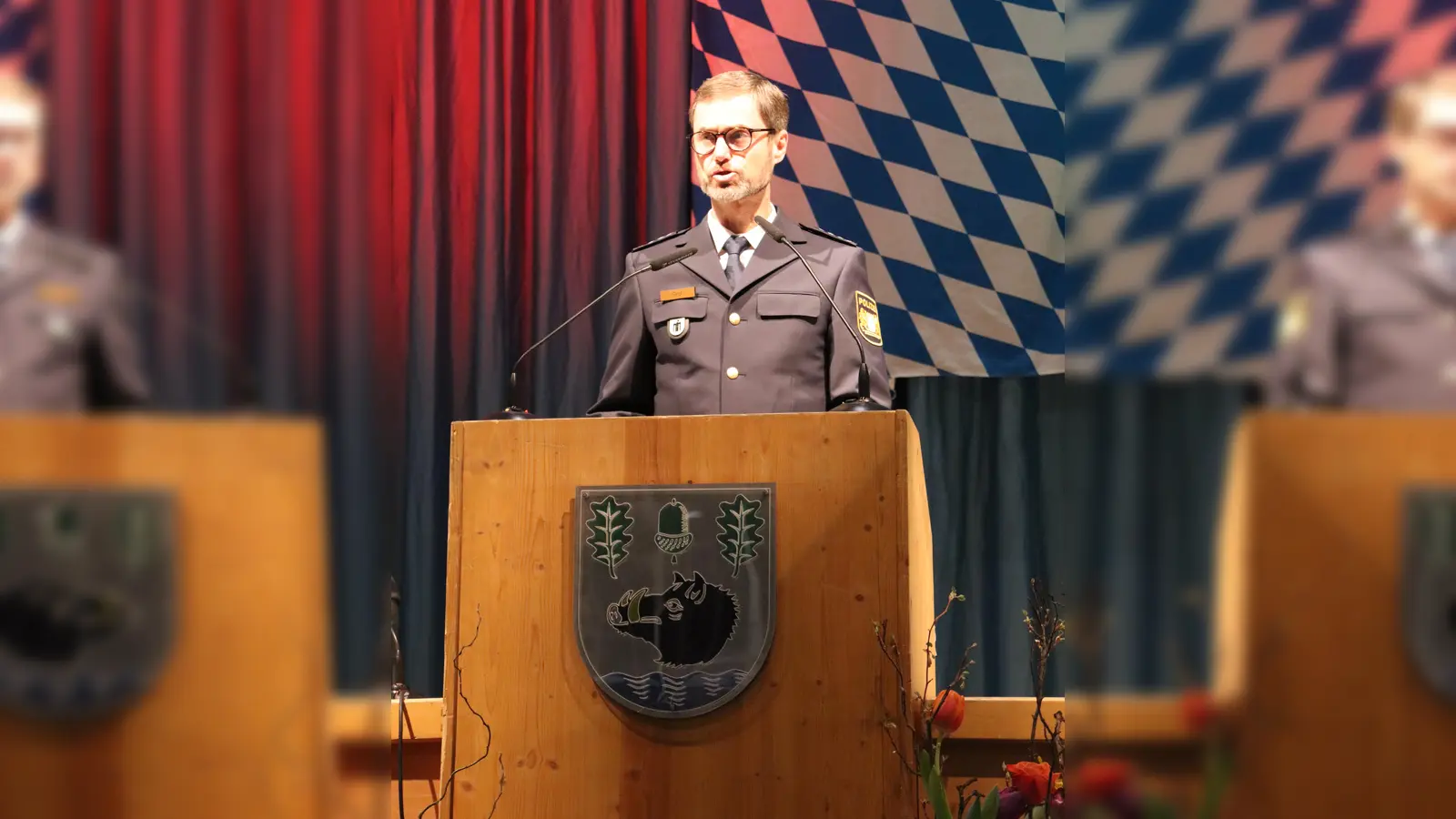Der Leiter der PI 31, Polizeihauptkommissar Siegfried Graf hatte gute Nachrichten im Gepäck. (Foto: hw)