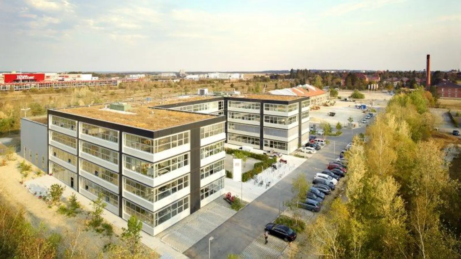 Das begrünte Dach rundet die Gewerbeimmobilie ab. (Foto: Aurelis)