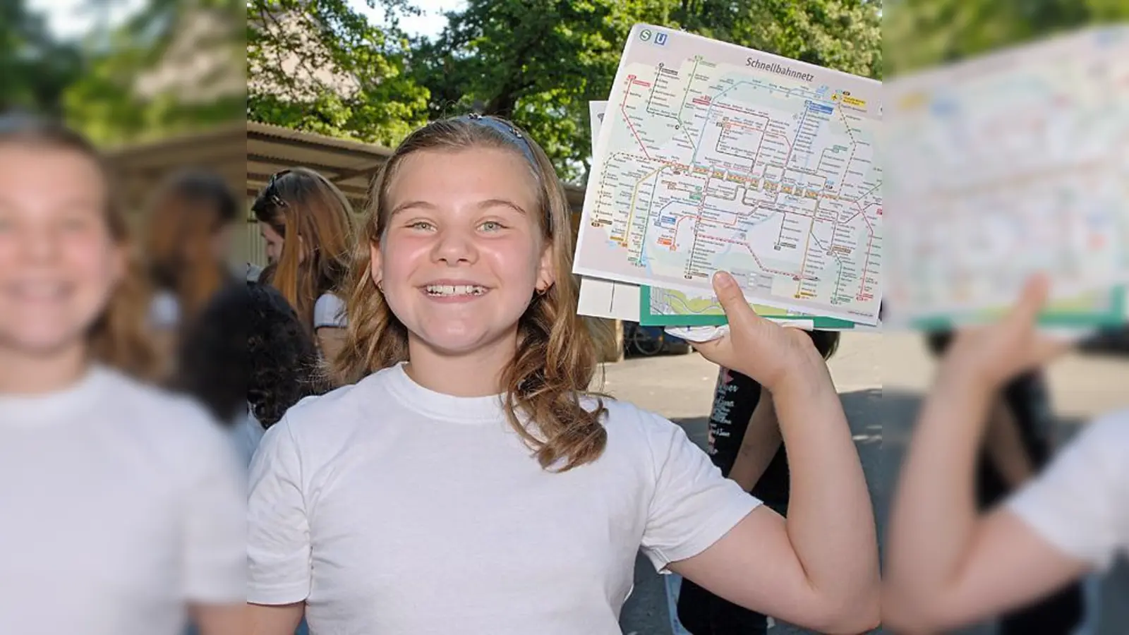 Schnell und umweltfreundlich durch die Stadt: die Kindergruppe Ökolumbini lernt das Münchner Schnellbahnnetz kennen.  (Foto: Green City)