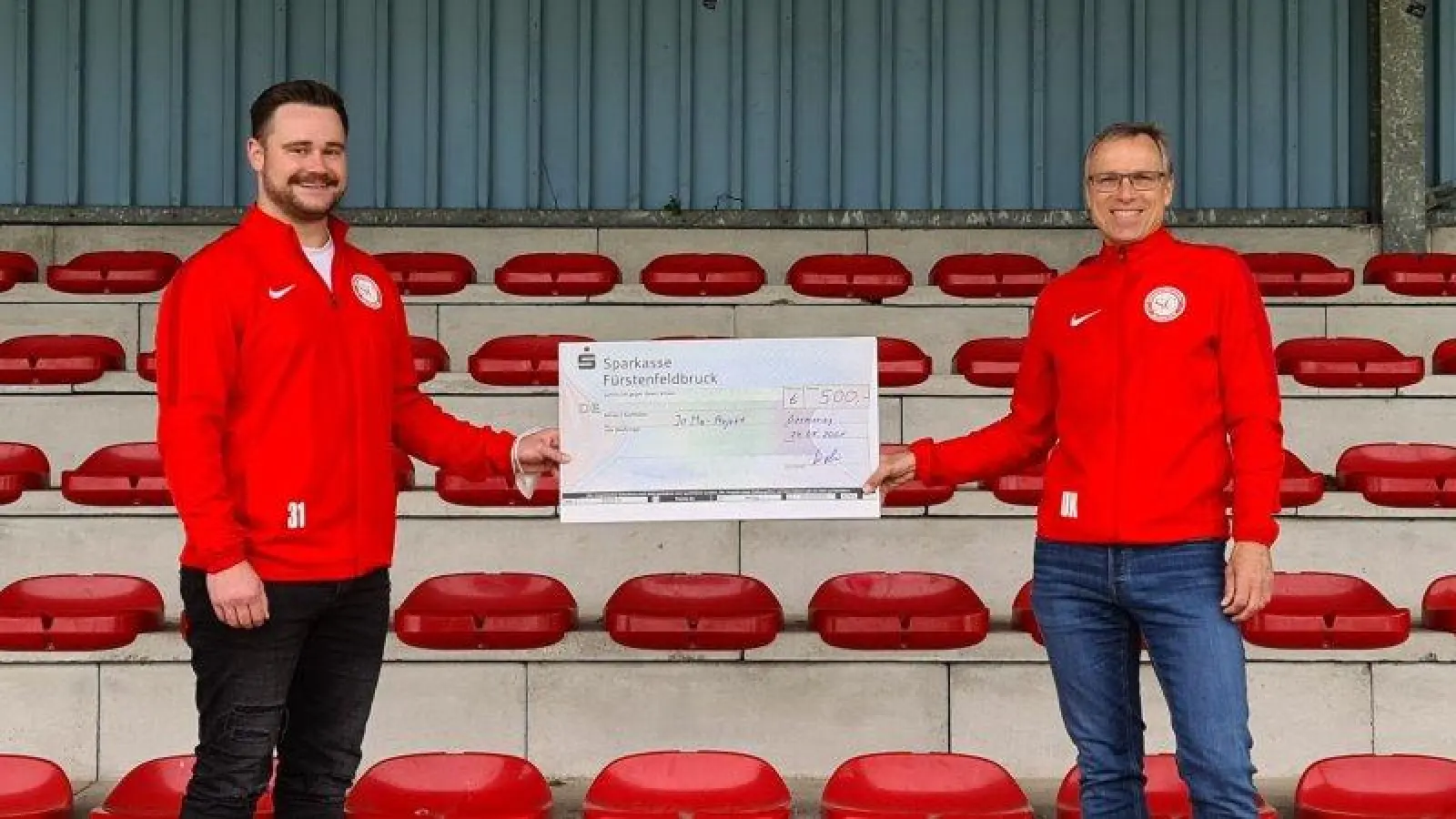 Die Upfer-Buam konnten 500 Euro an das JoMa-Projekt weitergeben. (Foto: SC)