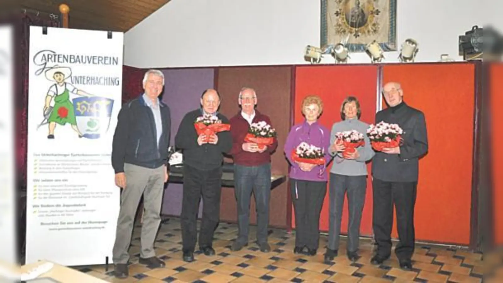 Als Dank für ihre aktive Vereinsarbeit ehrte Vorstand Werner Reindl die Mitglieder Helmut Patalong, Rainer Schäfers, Heidi Trautsch, Barbara Grimme und Uwe Gorber mit einer Azalee.  (Foto: VA)