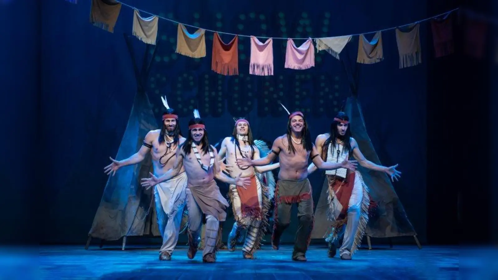 Besten Bully-Humor sowie eine große Bühnen-Show verspricht das „Schuh-Ensemble”. (Foto: SLT, Tobias-Witzgall)