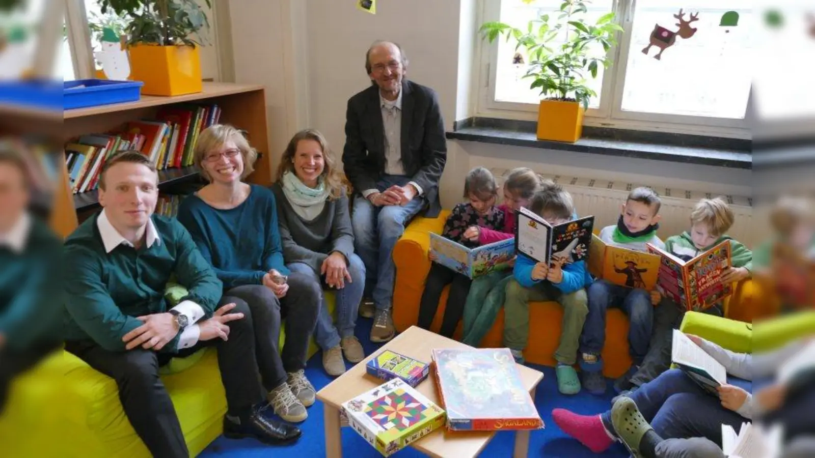 Schulleiter Friedrich Fichtner (Mitte) und seine Ganztags-Lehrkräfte (von links) Max Müller (3g), Birgit Mühlbauer (1g) und Hermine Trambauer (2g) freuen sich über entspannte Ganztags-Schüler. (Foto: ds)