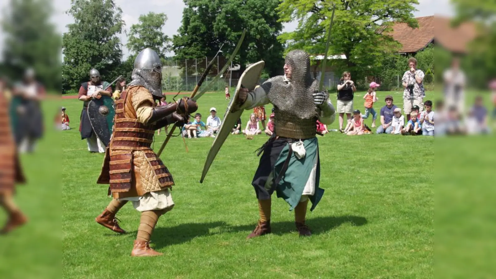 Bei Kindern und Eltern gleichmaßen beliebt sind die Schaukämpfe von Ubo’s Söldnern. (Foto: Eva Schraft)