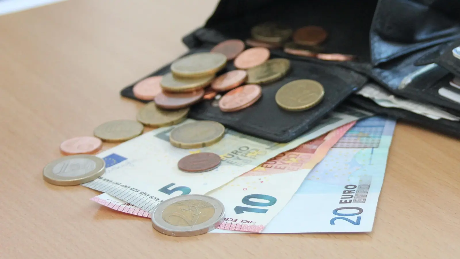 Damit auch im Alter genug zum Leben übrig bleibt, will die BAGSO politisch viel bewegen.  (Foto: cr)