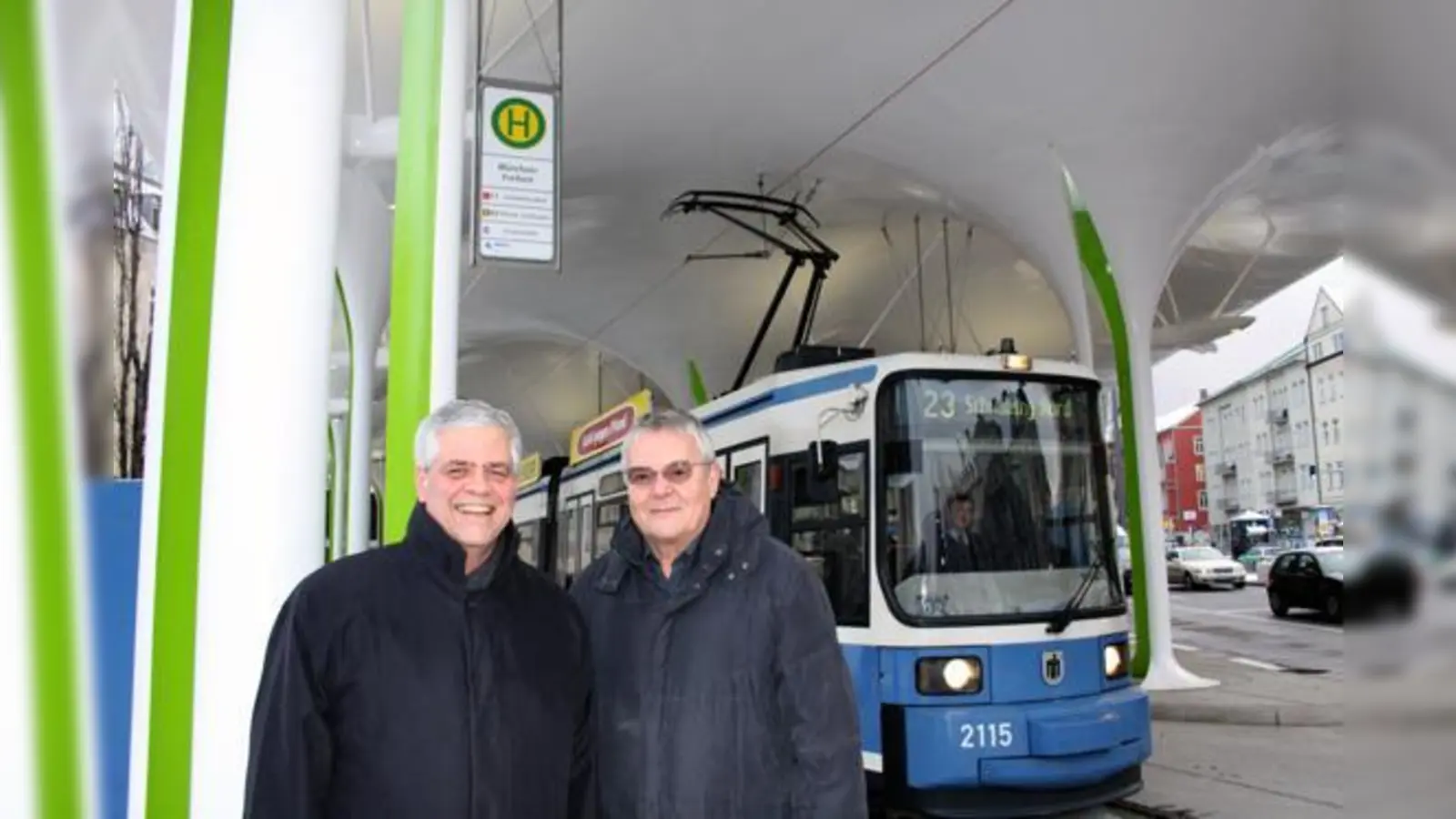 Die Eröffnung der Tram 23 war ohne Frage ein Höhepunkt für die Schwabinger Bezirksausschussvorsitzenden Walter Klein (l.) und Werner Lederer-Piloty im vergangenen Jahr.	 (Foto: ko)