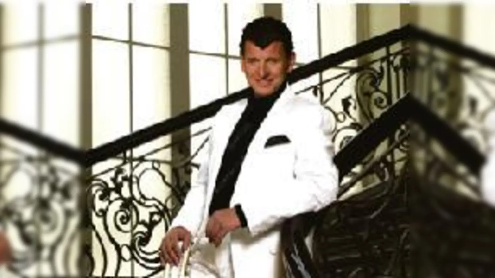 Semino Rossi steht für Gefühle pur  und Gänsehaut beim Livekonzert. Am 20. November ist es in der Münchner Olympiahalle wieder soweit.  (Foto: VA)