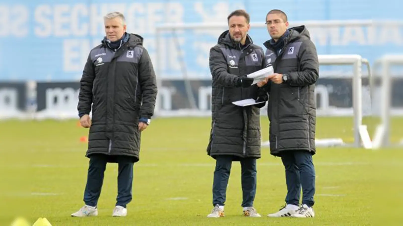 Auf der Suche nach einer Siegermannschaft: Vitor Peireira (Mitte) und seine Assistenten.  (Foto: A. Wild)