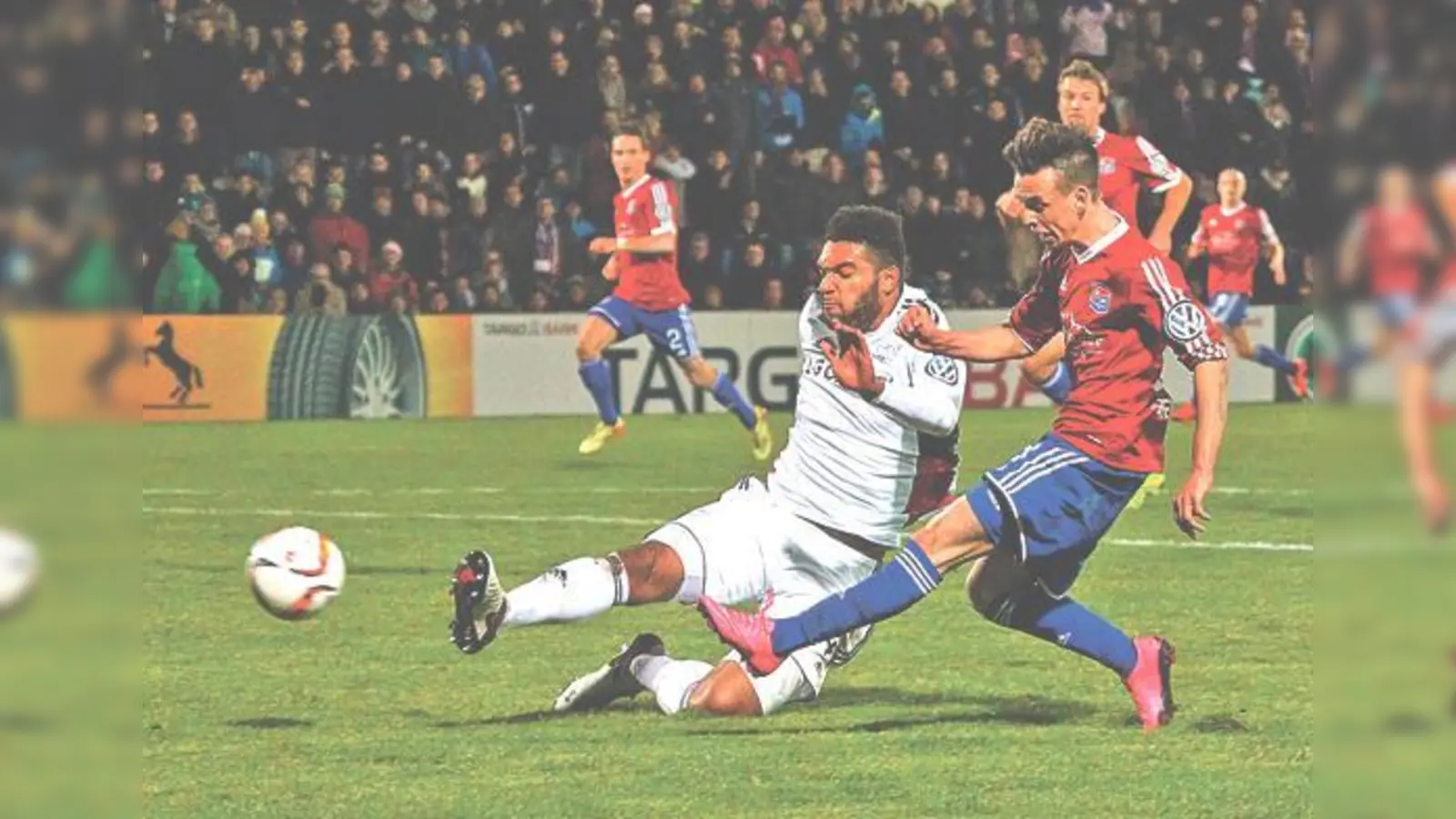 Thomas Steinherr kommt zum Abschluss, den Abpraller vom Bayer-Keeper verwertet Maximilian Bauer.	 (Foto: Riedel)
