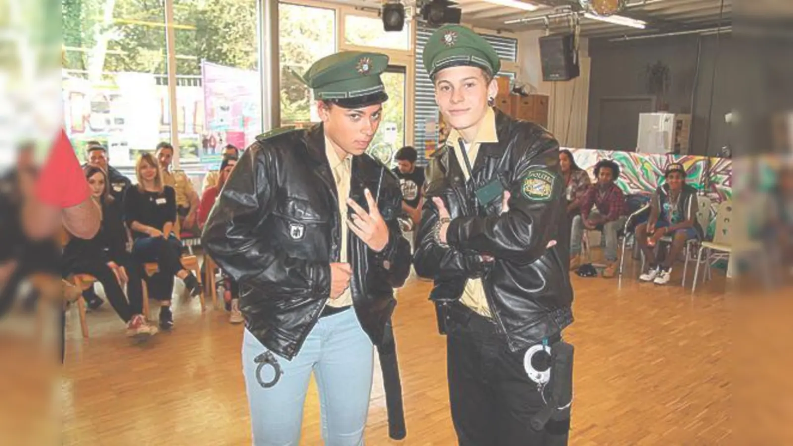 Manche Jugendlichen bekommen es häufig mit der Polizei zu tun. Doch über jene, die sie kontrollieren, wissen sie wenig. Umgekehrt wissen die Polizisten oft nicht, wie ihre Kontrollen ankommen. Zeit für einen Rollentausch.	 (Foto: KJR)