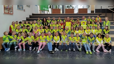 Auf dem morgendlichen Weg in die Sonnenstraße 21 werden die Schüler nun besser gesehen. (Foto: Gemeinde Bergkirchen)