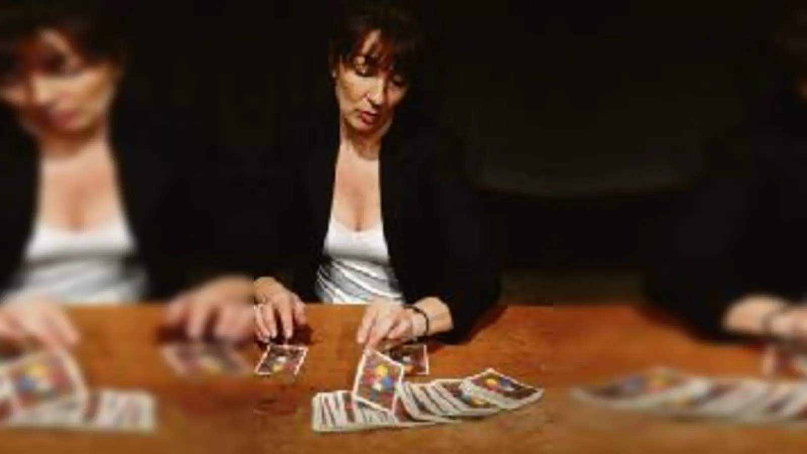 Eine Kartenlegerin  (verzaubert.Foto: Veranstalter)