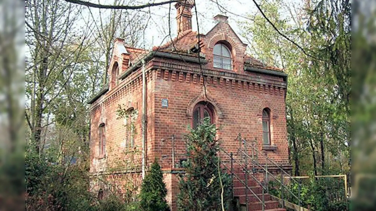 Das Pumphaus der Gemeinde Oberföhring in St. Emmeram steht unter Denkmalschutz. (Foto: NordOstKultur HPT)