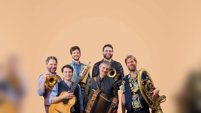 Die Kapelle so&amp;so spiel in der Stadthalle große auf. (Foto: Valentin Weinhäupl)